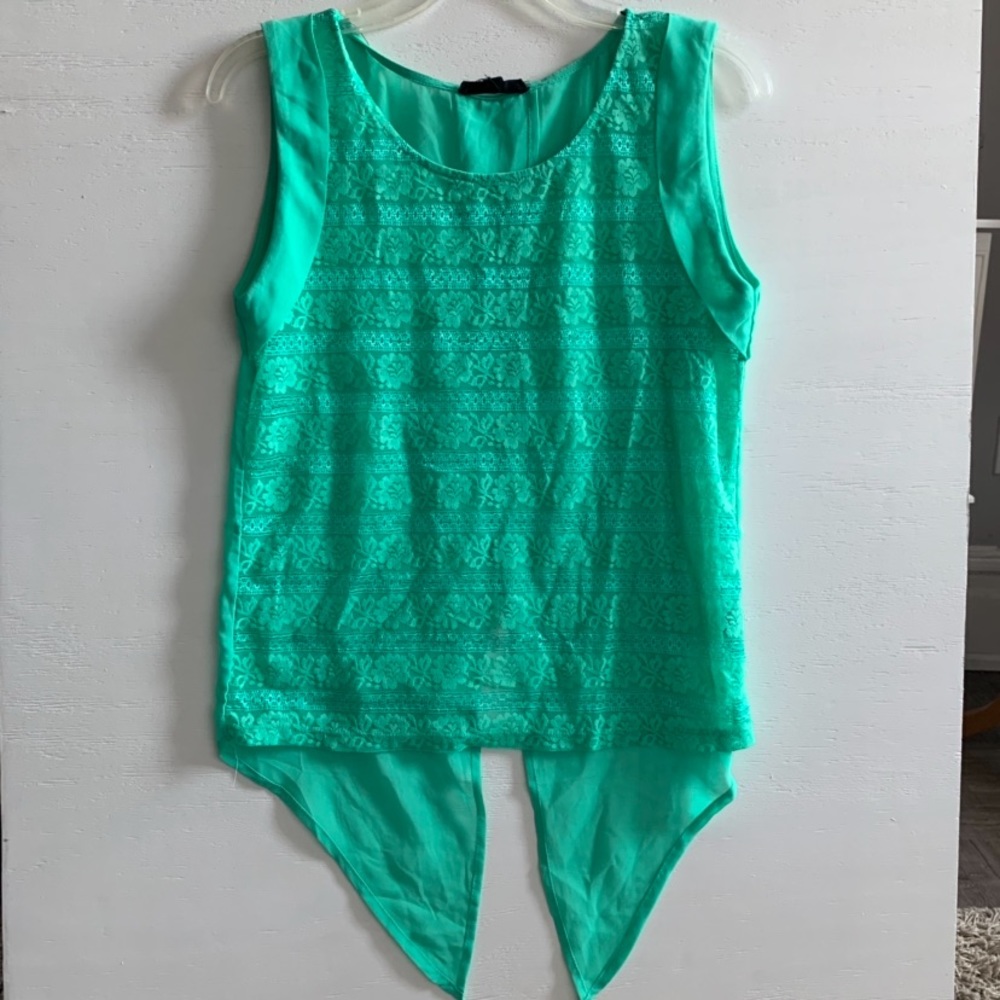 Cute sleeveless top size small